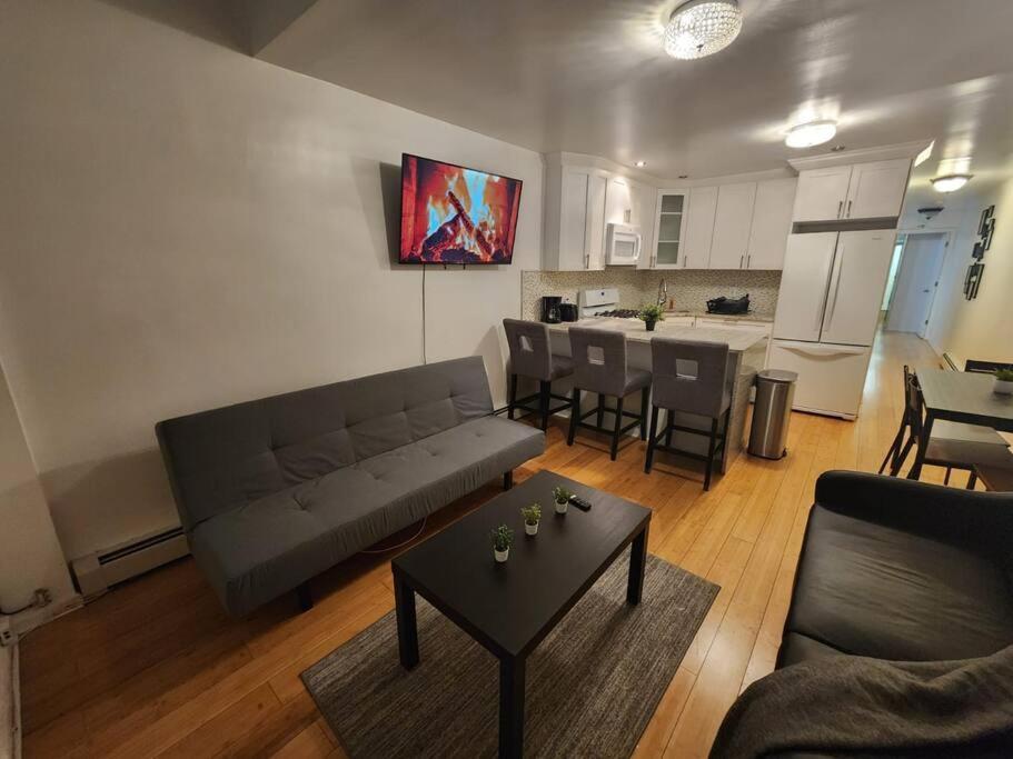 Cosy Modern Home Mins To Nyc! Union City Kültér fotó